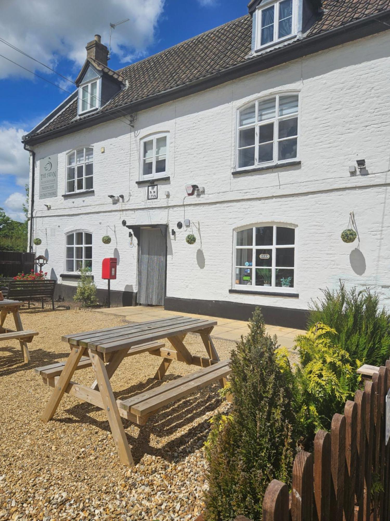 The Swan Inn Hilborough Экстерьер фото