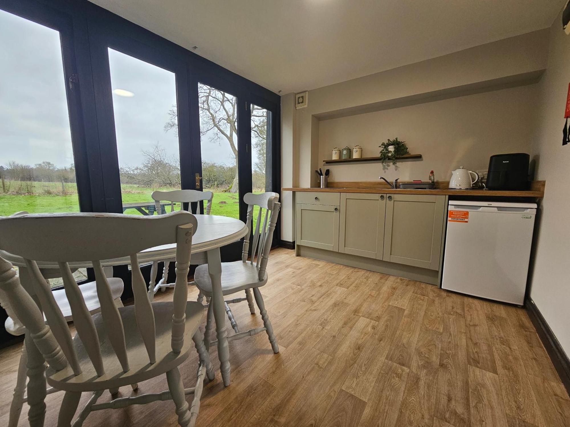 The Swan Inn Hilborough Экстерьер фото