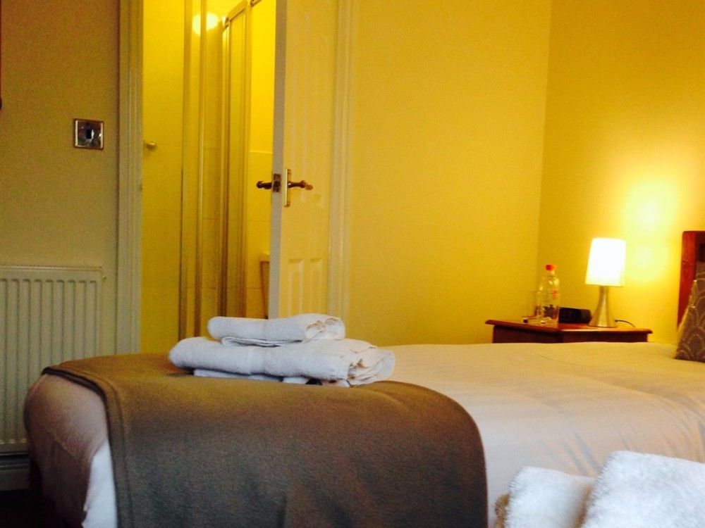 The Swan Inn Hilborough Экстерьер фото